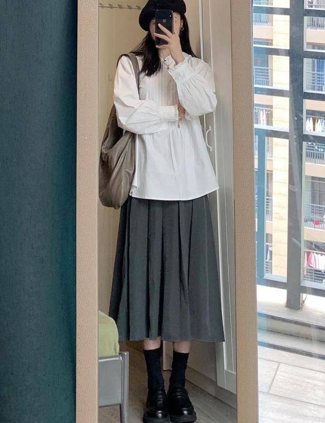 黑色|“百褶裙+鞋子”的4个穿搭思路,这样穿才能显高显腿直