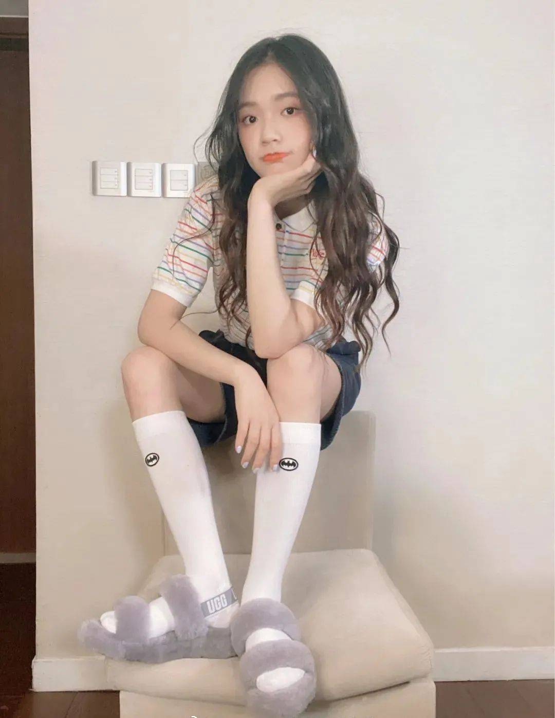 运动鞋|今夏不要总穿运动鞋了,2021流行这几款凉鞋,上脚显瘦显直又显腿长!