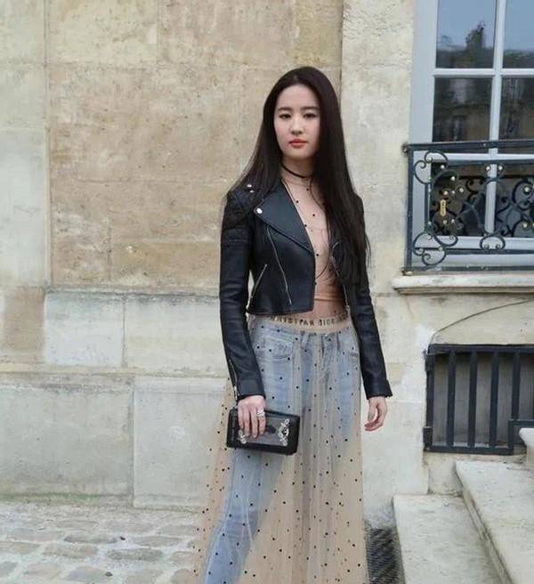 好身材|?又被刘亦菲惊艳了，挑战二次元粉发造型，又甜又酷令人心动