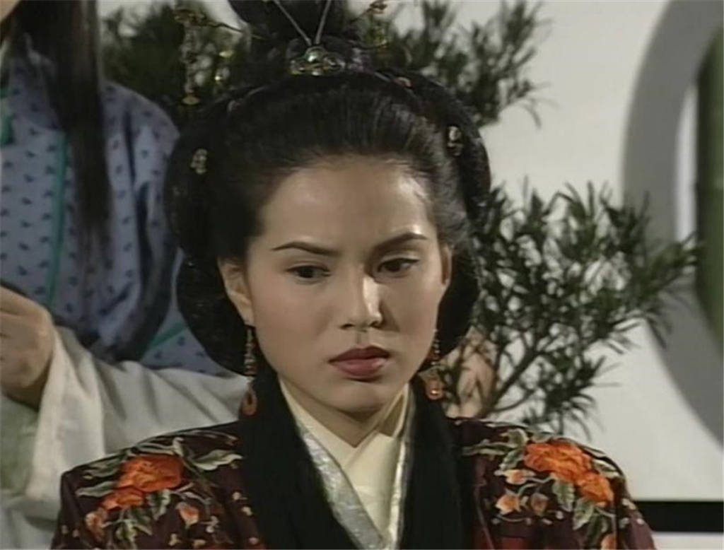 王语嫣是李青萝的女儿,李青萝又是李秋水的女儿,那么大致可推测李青萝