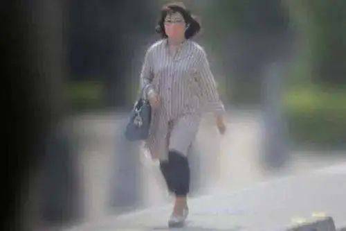 时尚|山口百惠曾经有多美！如今61岁穿公主鞋烫蛋卷头仍像少女