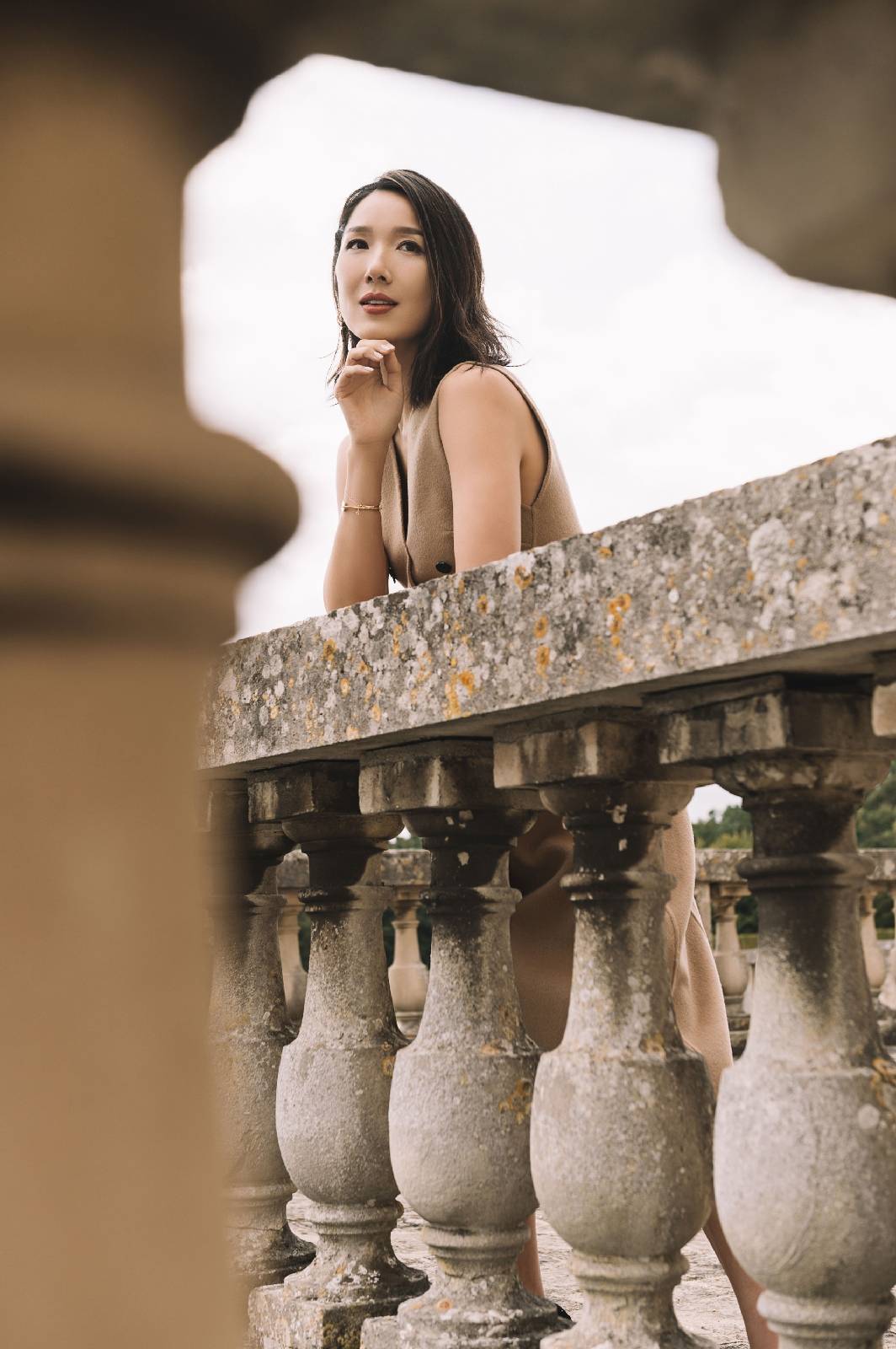 身材|36岁李亚男身材真好，穿开叉印花长裙秀大长腿，这身材绝了