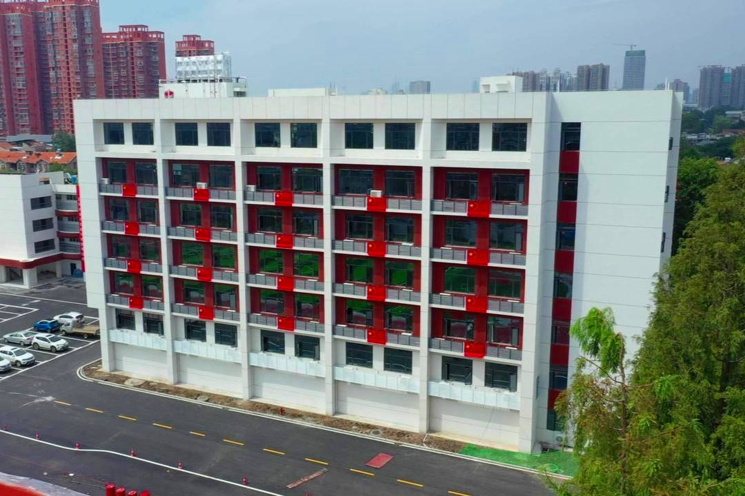原创武汉市陆家街中学,1500名学生在崭新校园里,迎来新学期