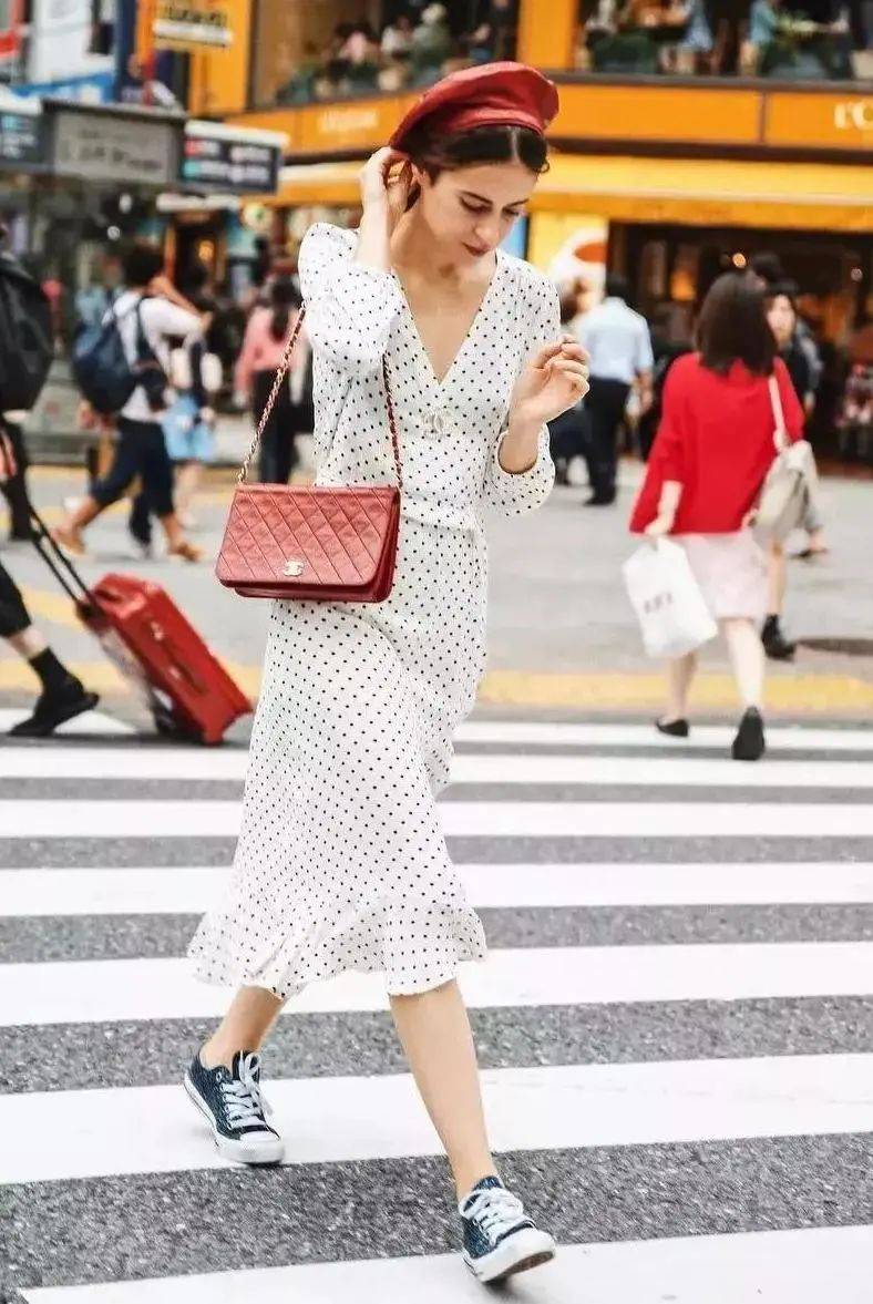 小白|“平底鞋+裙子”穿出女人最轻松,优雅的样子,巨时髦!