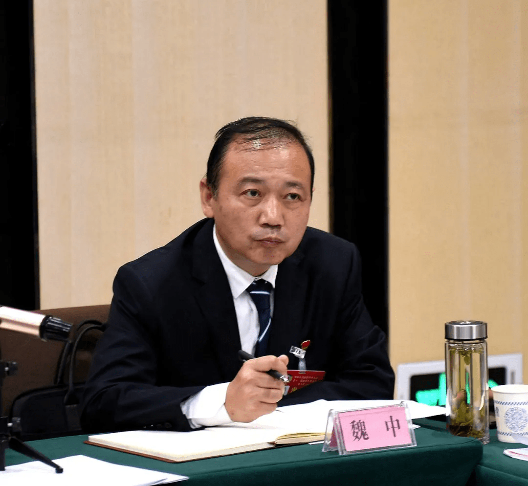新蔡县委书记邵奉公参加县政协十一届五次会议委员分组讨论