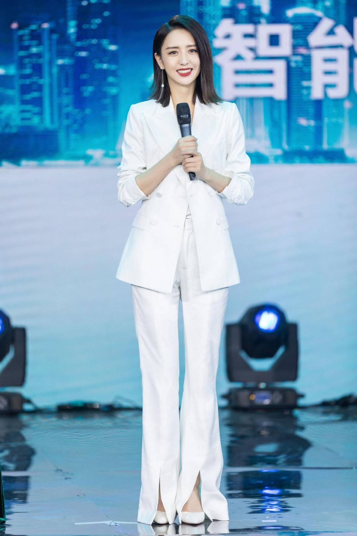 形象|佟丽娅穿西装美到认不出，造型优雅有女人味，这4种搭配自信大方