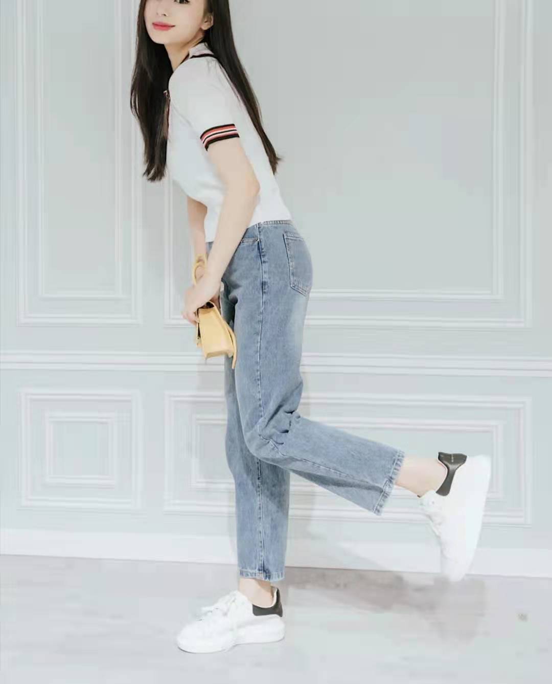 脚踝|2021不要再穿高跟鞋了！今夏“九分裤＋运动鞋”正流行！