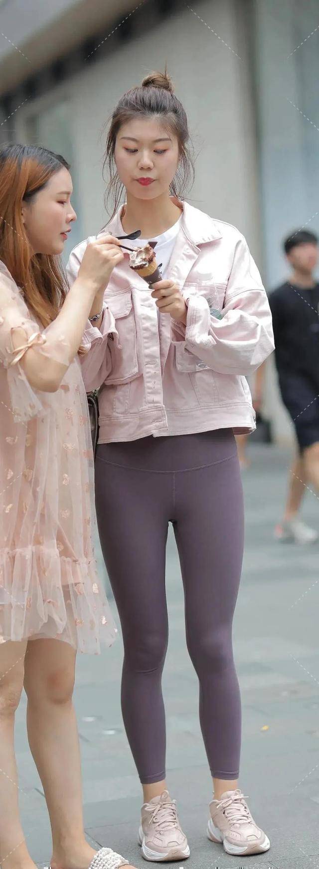 毛衣|低腰修身的开叉瑜伽裤，大方得体的搭配风格也耐看，格外美丽