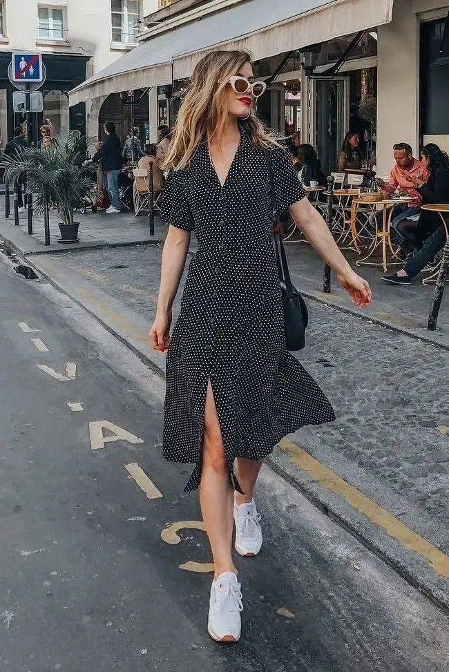 穆勒|别总穿高跟鞋啦！连衣裙＋平底鞋＝春季最简约大气的混搭cp！