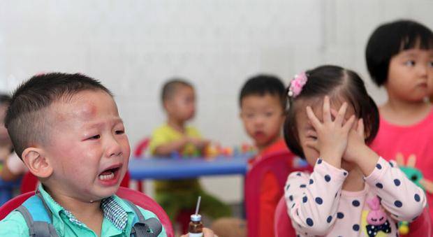 家长|入园哀嚎，靳东、邓超的孩子也没躲过，学会5招应对孩子入园哭闹