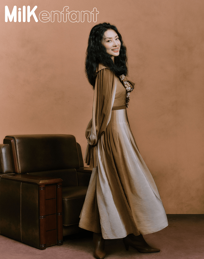 时尚|周涛带着别人家的孩子拍杂志，美颜开过度了，五官妖艳少了高级感