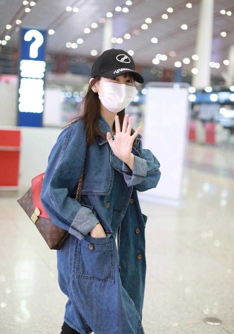 牛仔外套搭配什么内衬 506d87f090994f15b58bd14b315276df.jpeg