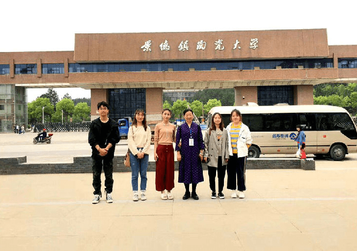 景德鎮陶瓷大學就是這樣一所大學,明明在某些專業上十分強悍,卻因為