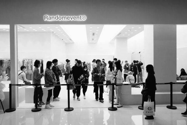 品牌|被Supreme曝光的Dickies，新联名已刷爆朋友圈/排队抢购，新合作款发售！