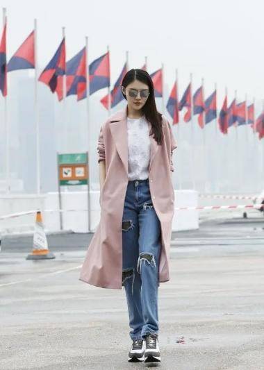 风衣|徐冬冬太会穿,一袭嫩粉长裙尽显优雅气质,轻奢搭配暴露真实身材