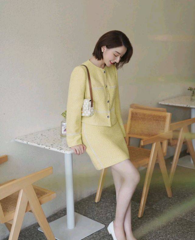 设计|精致女孩的早秋穿搭很简单，懂得打扮自己，才能惊艳众人