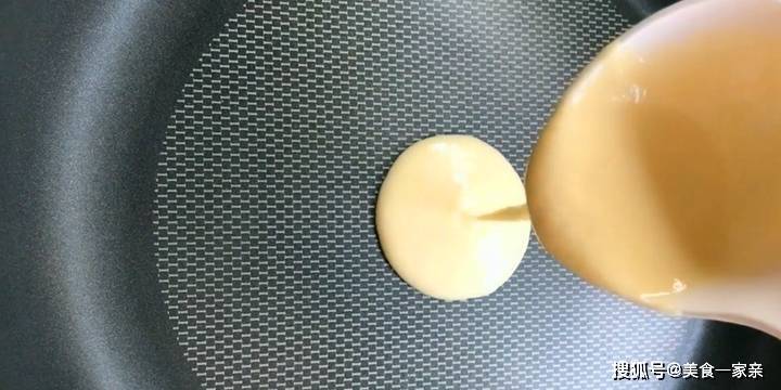 做法|早餐教你做酸奶饼，不用放油，做出来松软酸甜，营养又健康