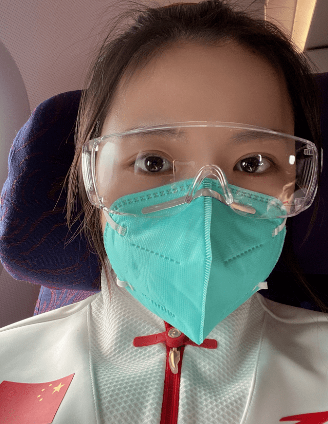 金杨|双金杨倩回国后太潇洒！扎丸子头甜美减龄，奶瓶特效下可爱到膨胀！
