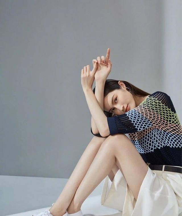 jpg|欧阳娜娜的新私服又甜又酷！她是怎么做到全身无死角美白的？