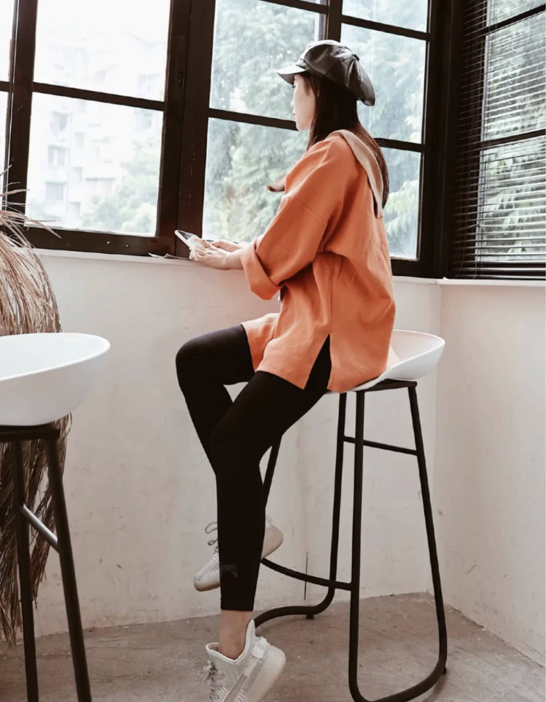 工装裤|女人过了30岁,别总穿牛仔裤,试试这几件“装嫩裤”时尚又减龄