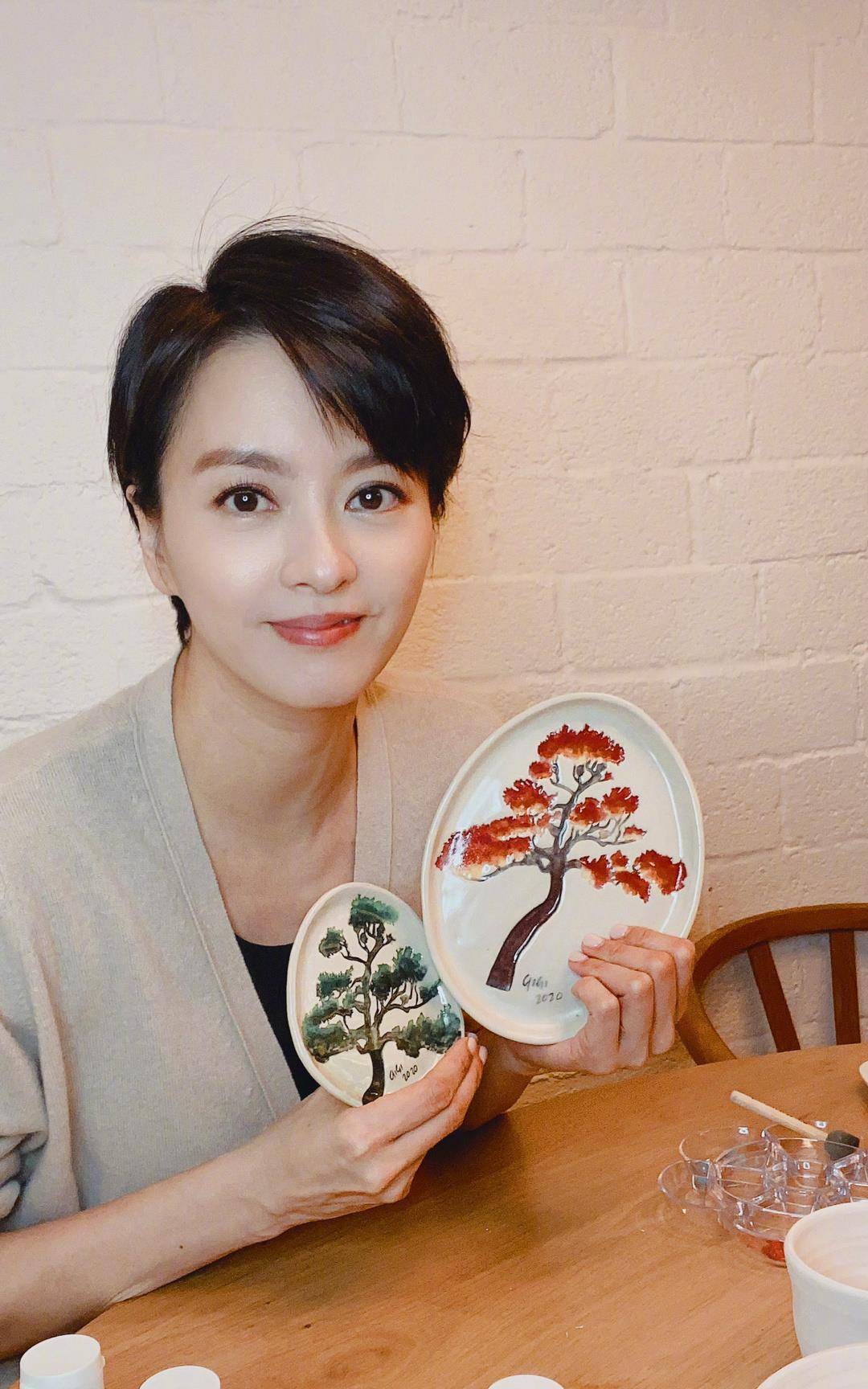 因为|她是被忽略的“冻龄美人”吧？45岁看起来像30岁！