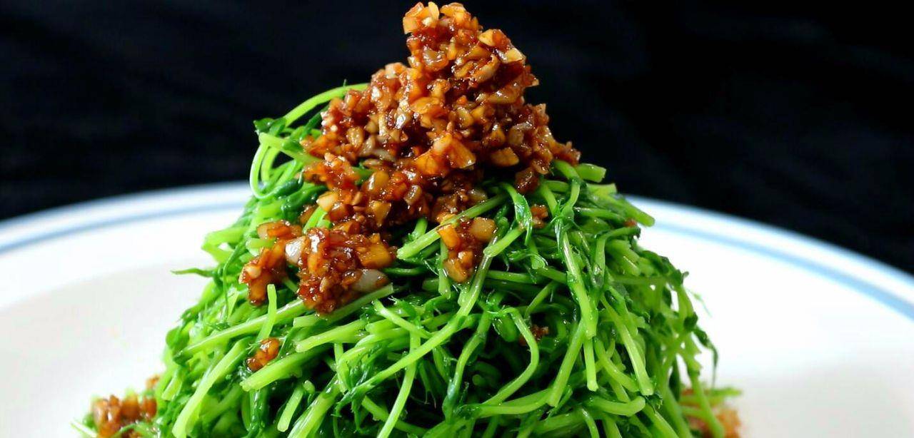 豌豆苗怎么做好吃简单 d0bbed7af42f4d2ba5d2eab7a7d57b72.jpeg