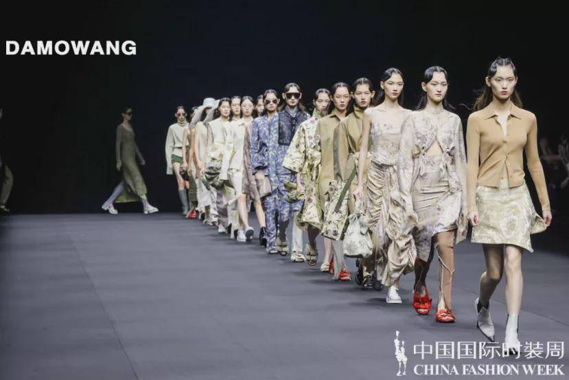 设计|?SS22中国国际时装周 | DAMOWANG新品系列演绎武侠与部落之间的双重变奏