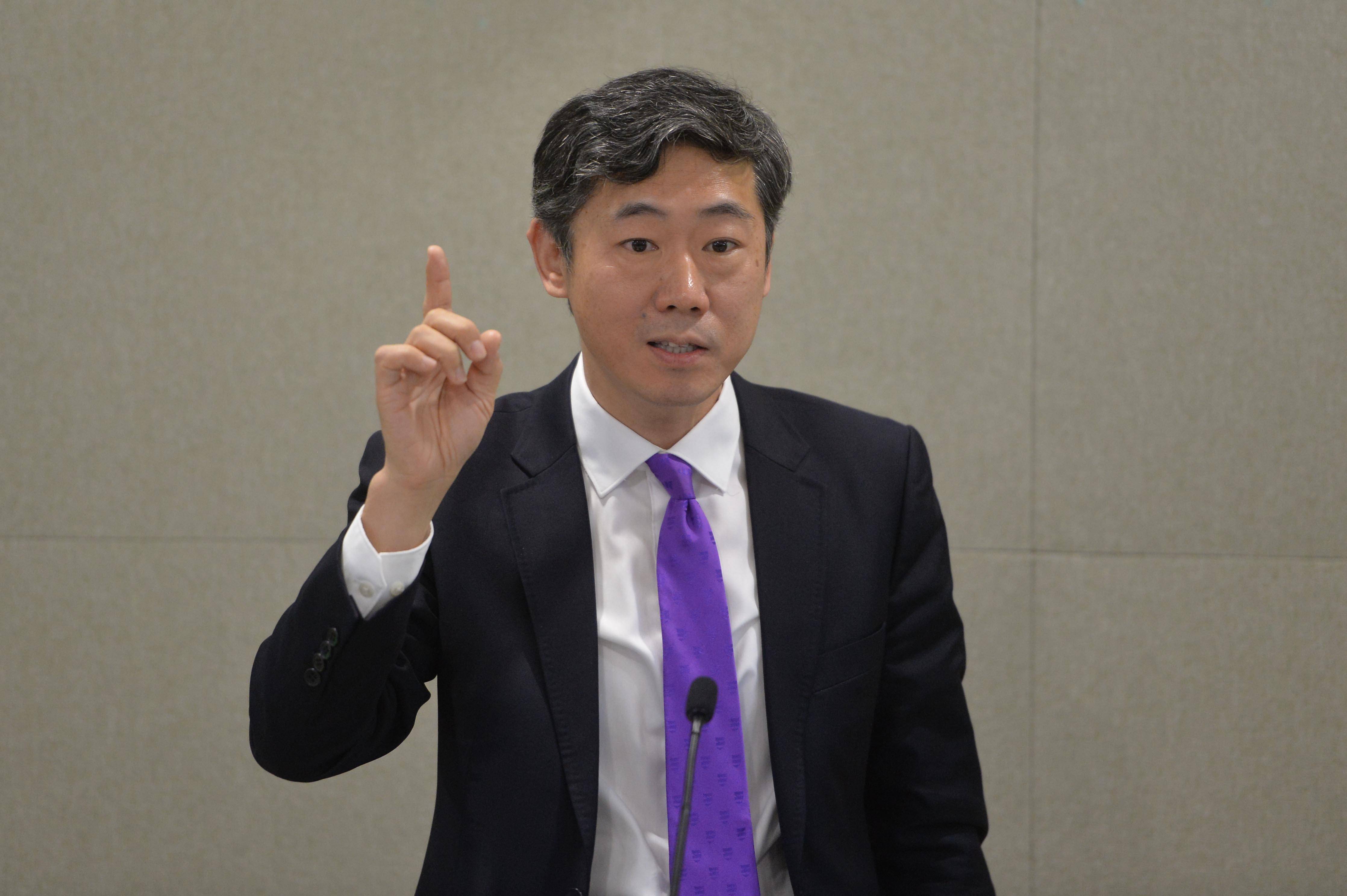 李稻葵中国经济逐步转型升级期间全球经济也会从中受益