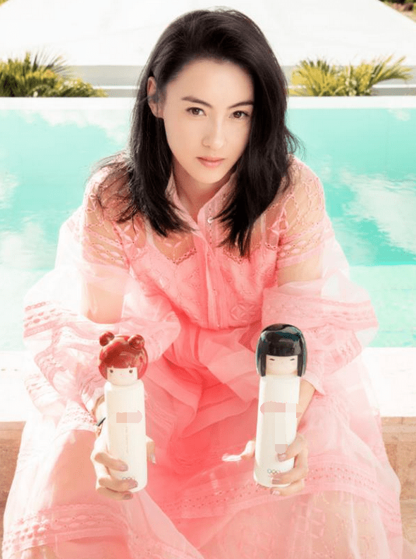 美眉|张柏芝真是天生“初恋脸”，穿粉色网纱裙太显嫩，哪像孩子妈？