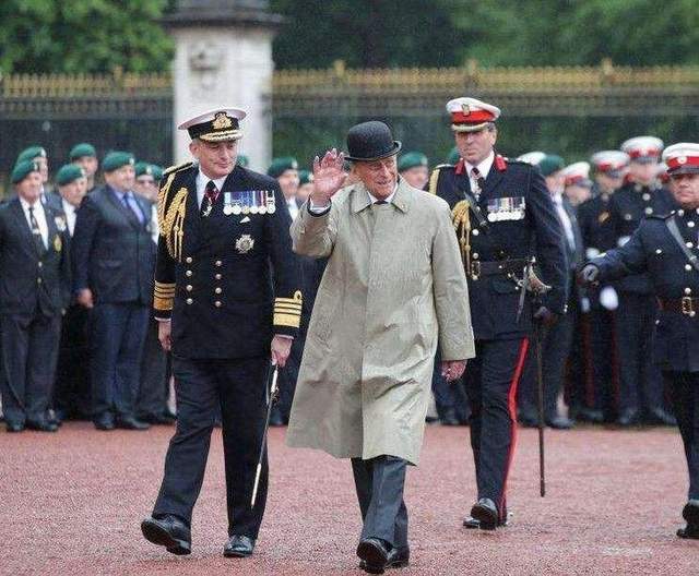 遗产|哈里将加入威廉凯特一起接受电视采访，这次他终于不再吐槽