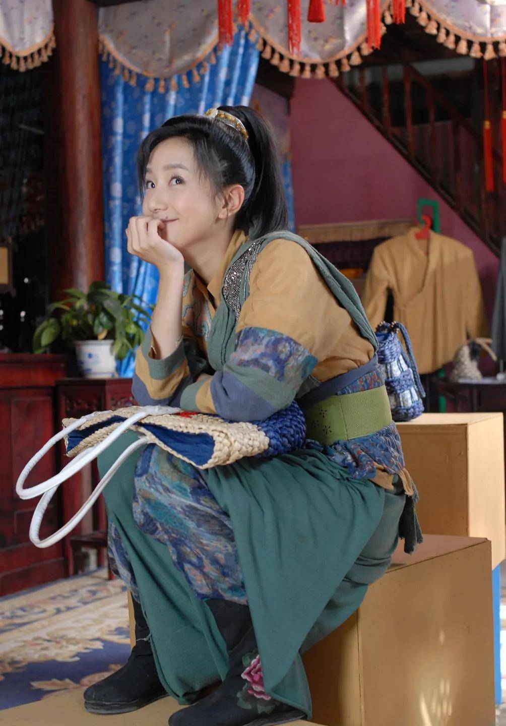 "小泥巴"李倩:16岁出道,演丫鬟走红,爱过黄轩,今37岁仍单身_舞蹈班