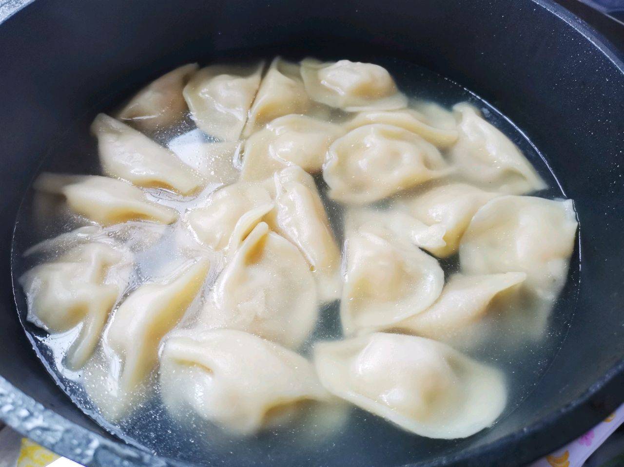 自己在家煮饺子真实图片 1c638068a1d54fd981c592cce87ed684.jpeg