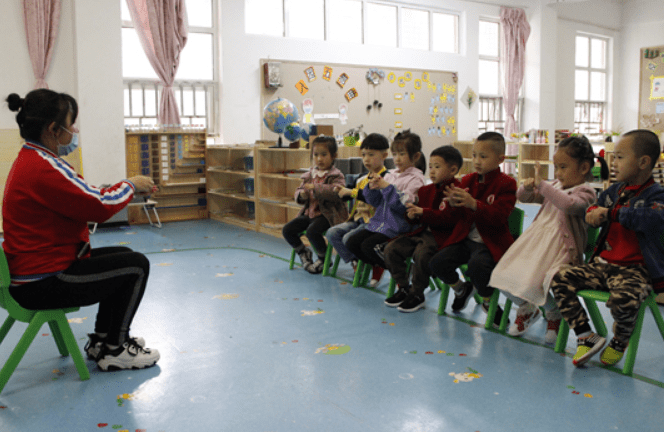 责任心|幼儿园老师吐槽“工资低”,工资条被曝光后,家长劝其别不知足