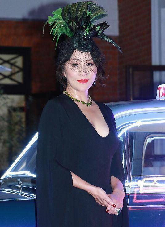 服装|刘嘉玲虽然保养得很好,但是审美真的很奇怪,像是棵“凤梨”