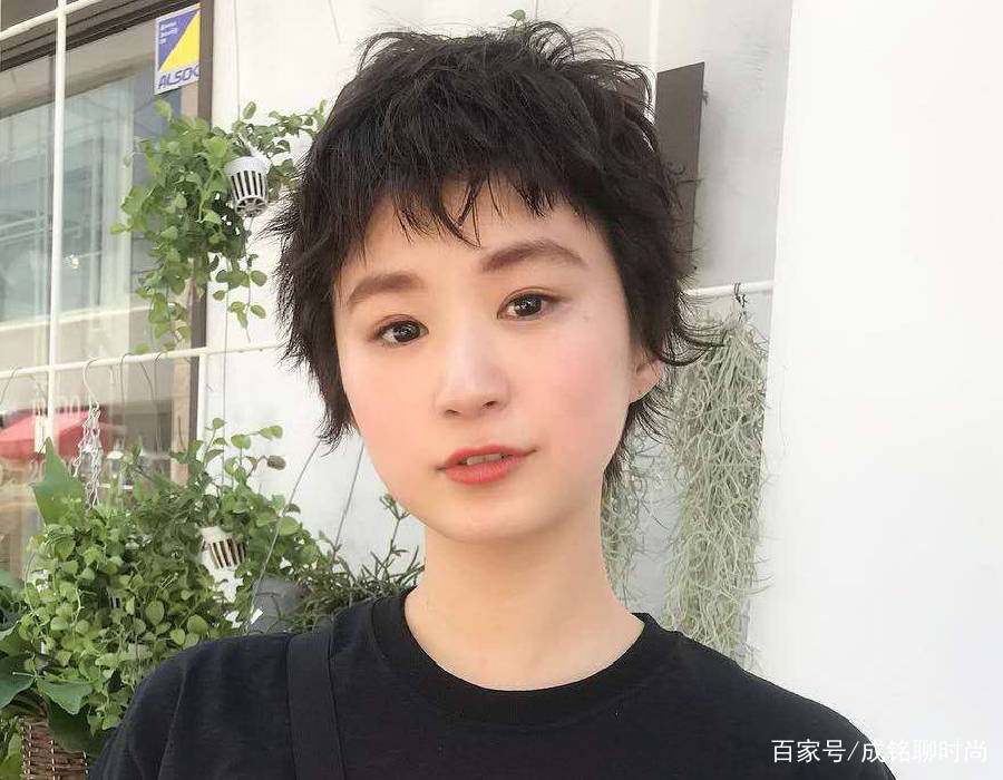 发型|不管你多大年龄，都可以尝试一下这六种时尚短发，显脸小又减龄