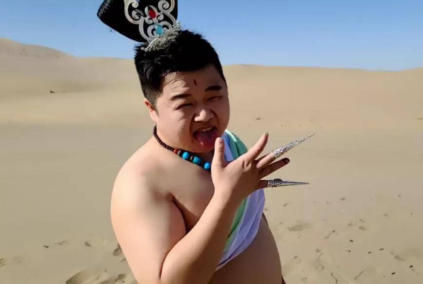 斗鱼蓝战非拍摄搞怪婚纱照 200斤胖墩扮演敦煌飞天,水友不忍直视_直播