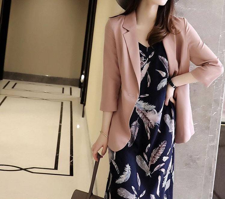 魅力|秋季气质穿搭,吊带连衣裙的魅力,展现你的时尚小心机