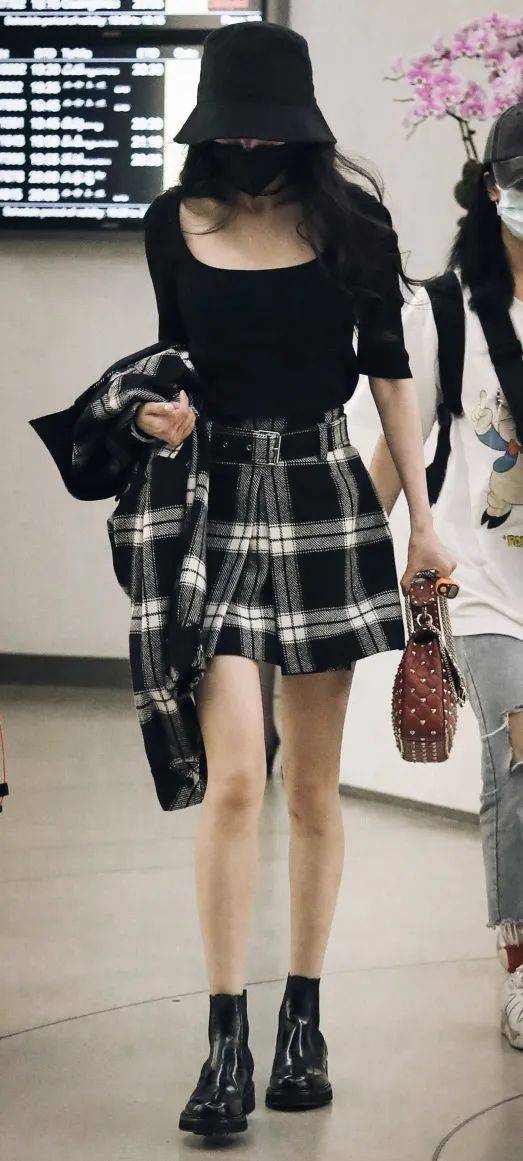 运动鞋|逛街偶遇杨幂…她穿短裤时总穿这几款鞋