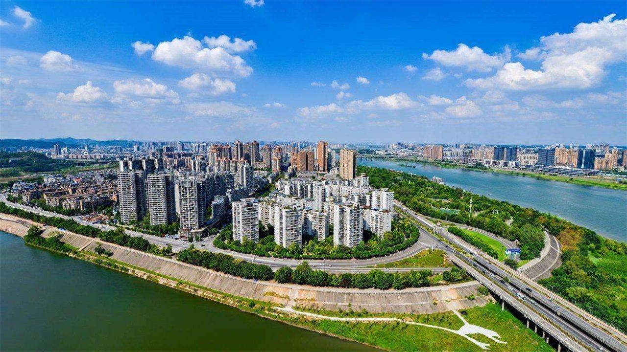 四川境内第二人口大市，有两5a级景区，现已被誉为“成渝第二城”