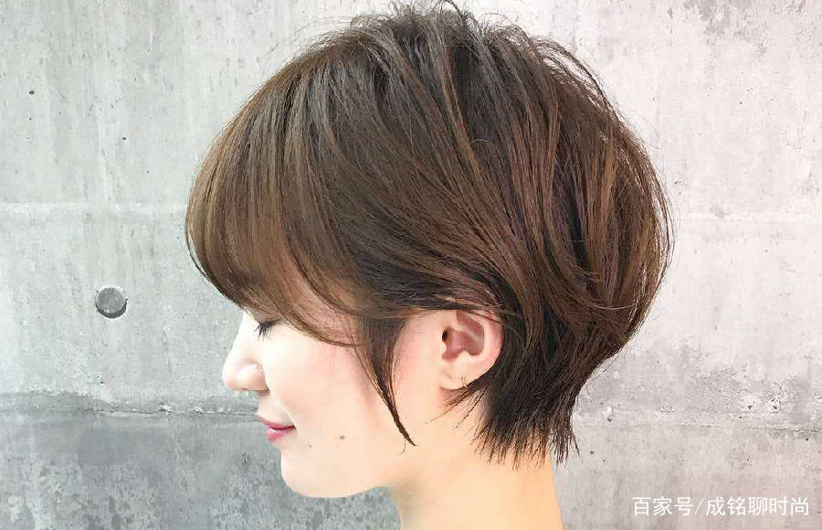 发型|不管你多大年龄，都可以尝试一下这六种时尚短发，显脸小又减龄