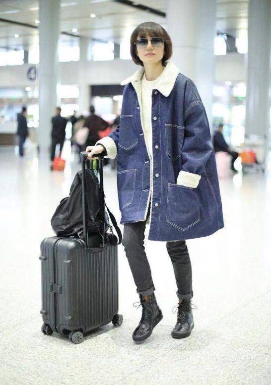 松紧|44岁袁泉难得没穿基本款，翻领外套配紧身裤松紧有度，很有国际范