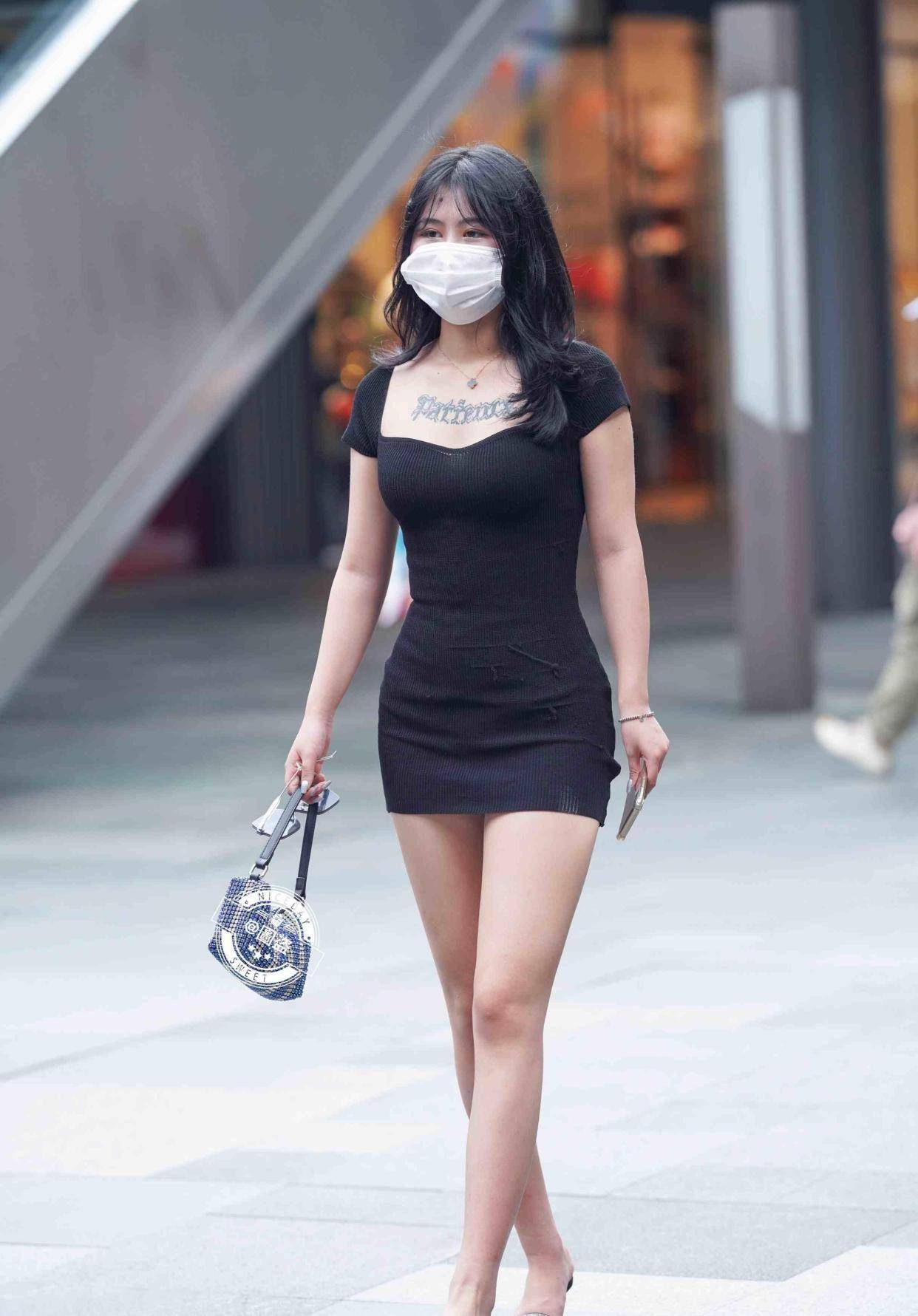 颜色|丰润紧致的连衣裙美女，有设计感的才时髦好看，衬托身材