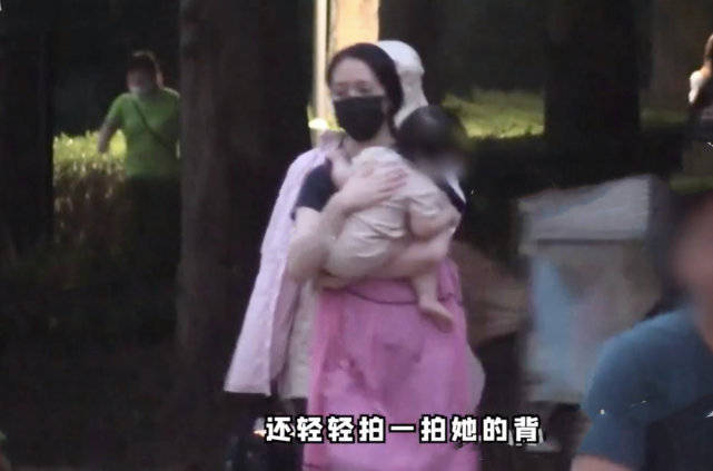 向太生|郭碧婷怀二胎了？带女儿外出游玩腹部凸起明显，此前曾答应向太生三个孩子
