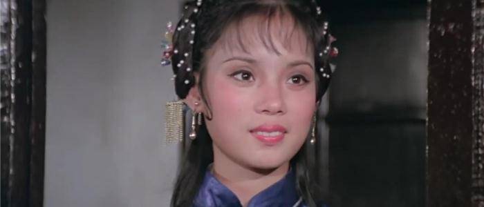 她出演的第一部影片是《洪文定三破白莲教,她在影片中饰演胡小菁