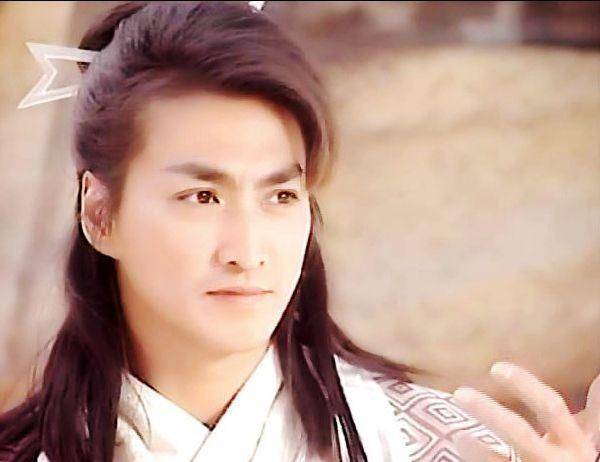 还有《情人保镖》,何家劲一直是橘子心中的古装男神,跟马景涛差不多