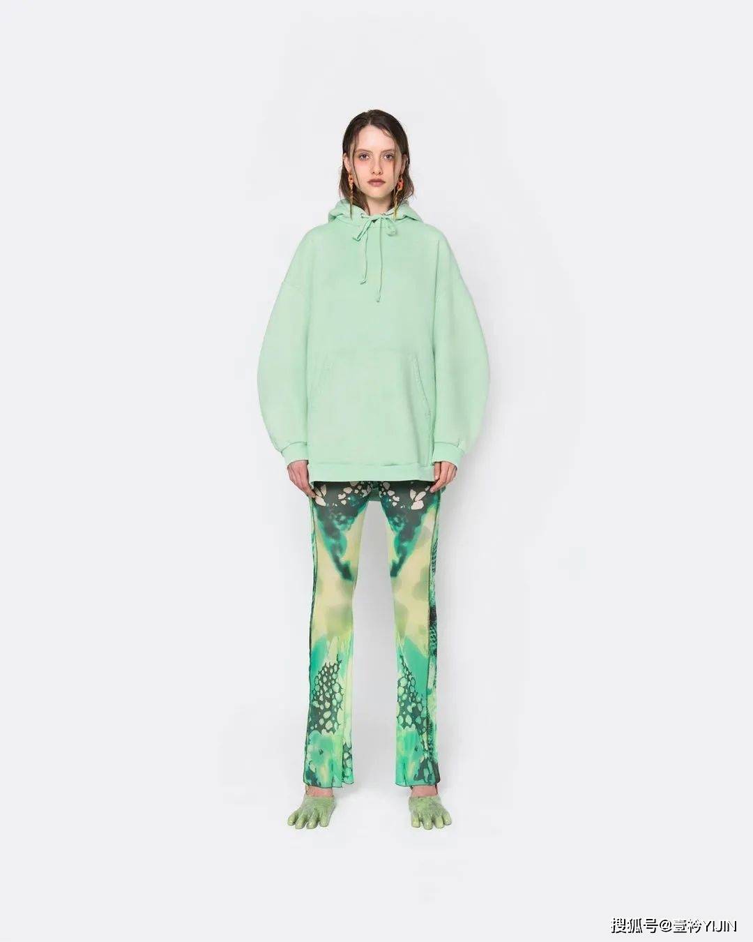 设计|新锐设计师|靠怪兽五指鞋出圈的服装设计师宝藏品牌