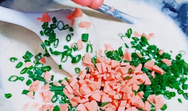 做法|2个鸡蛋1碗牛奶,大厨教你做营养早餐,外酥里嫩,孩子抢着吃