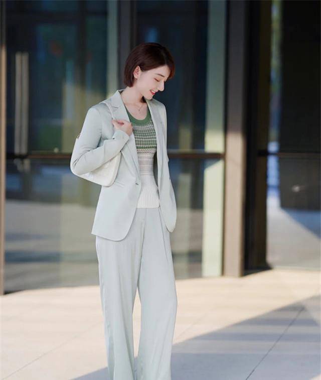 身材|女人过了30岁,还是胖点好看,不管穿裙还是穿裤,都时髦有女人味