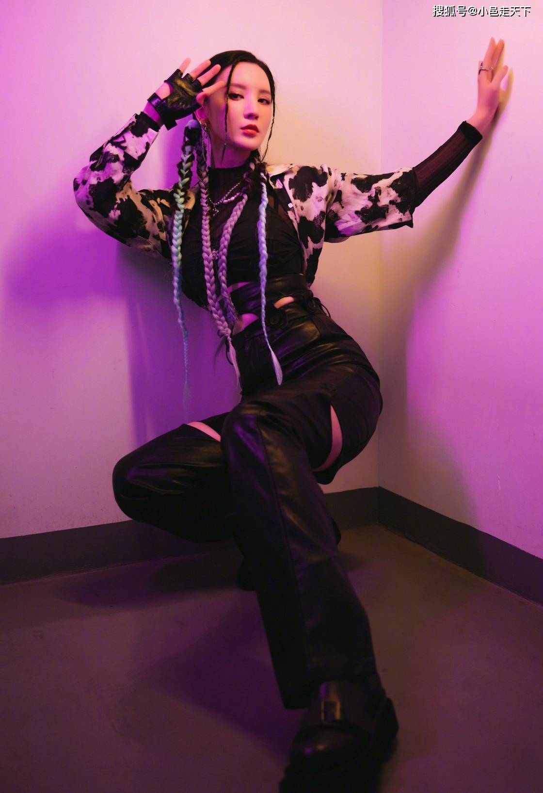 黑色|张萌黑色皮裤时尚写真