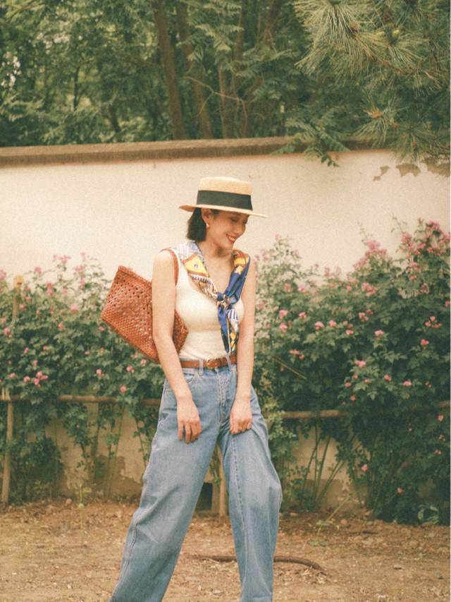 什么|秋天针织衫里穿什么?看看这些基础款单品,时髦百搭又温柔